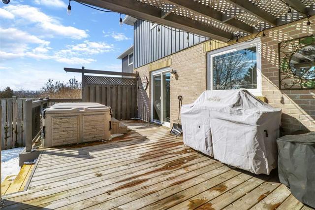 17 Annamaria Dr, House semidetached with 3 bedrooms, 2 bathrooms and 5 parking in Georgina ON | Image 15