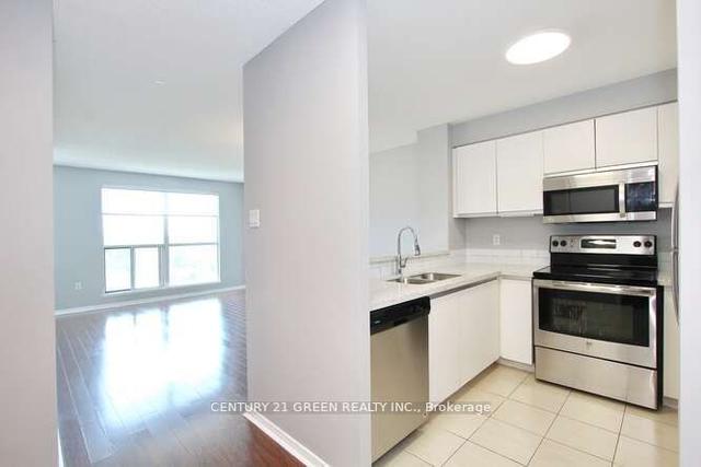 1005 - 2177 Burnhamthorpe Rd, Condo with 2 bedrooms, 2 bathrooms and 2 parking in Mississauga ON | Image 2