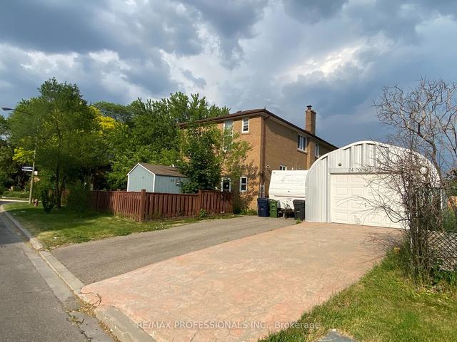 84 Pynford Cres, House semidetached with 3 bedrooms, 3 bathrooms and 4 parking in Toronto ON | Image 22