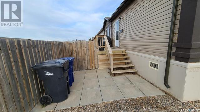 202 Brownlee Street, Home with 3 bedrooms, 2 bathrooms and null parking in Weyburn SK | Image 4