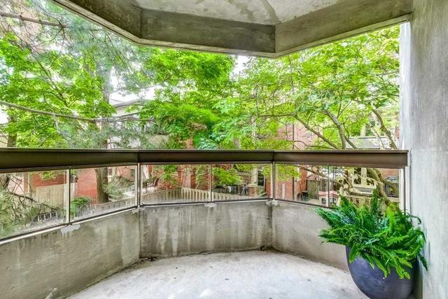 102 - 80 Quebec Ave, Townhouse with 3 bedrooms, 3 bathrooms and 2 parking in Toronto ON | Image 16
