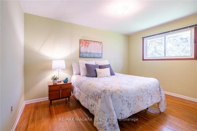 7 Rondelle Pl, House detached with 3 bedrooms, 2 bathrooms and 7 parking in St. Catharines ON | Image 5
