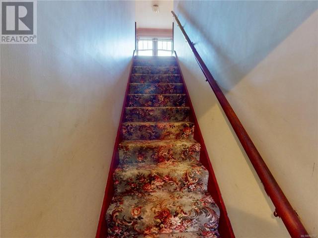 Stairs to Upper Level | Image 33
