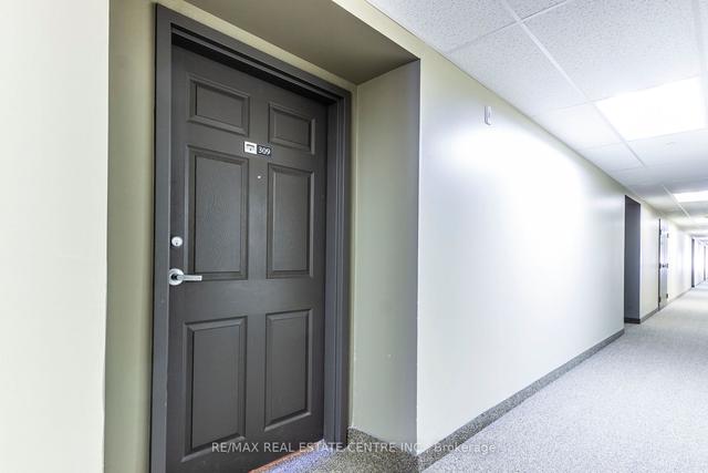 309 - 45 Kingsbury Sq, Condo with 2 bedrooms, 1 bathrooms and 1 parking in Guelph ON | Image 28