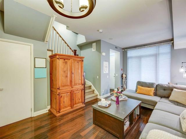 th102 - 1 Valhalla Inn Rd, Townhouse with 3 bedrooms, 3 bathrooms and 1 parking in Toronto ON | Image 5