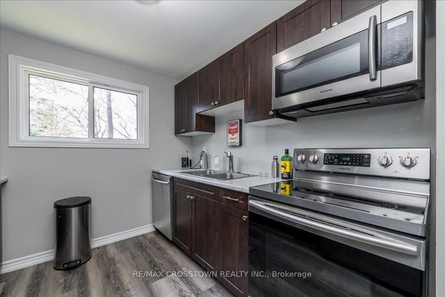 5 Loggers Run, Townhouse with 3 bedrooms, 2 bathrooms and 2 parking in Barrie ON | Image 2