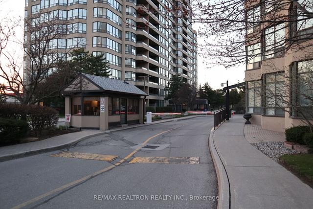 1524 - 32 Clarissa Dr, Condo with 2 bedrooms, 2 bathrooms and 1 parking in Richmond Hill ON | Image 12
