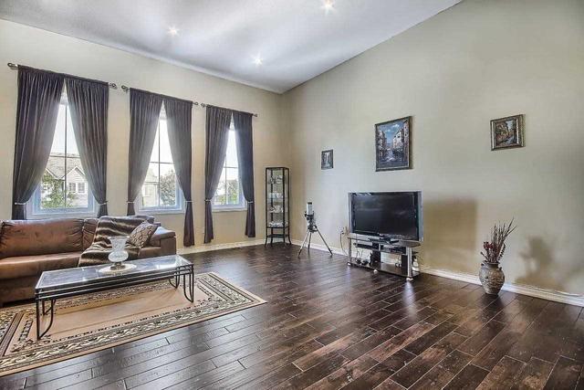 121 Woodbine Pl, House detached with 4 bedrooms, 3 bathrooms and 4 parking in Oshawa ON | Image 8