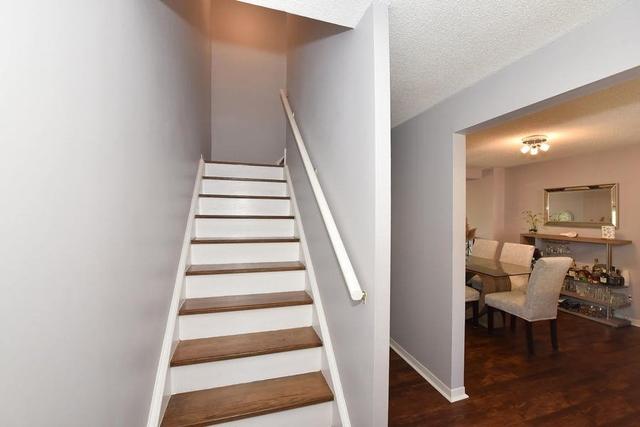 47 Briar Path, Townhouse with 3 bedrooms, 2 bathrooms and 2 parking in Brampton ON | Image 4