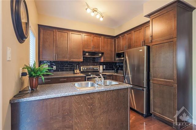 64 Songbird Private, Townhouse with 2 bedrooms, 2 bathrooms and 3 parking in Ottawa ON | Image 9