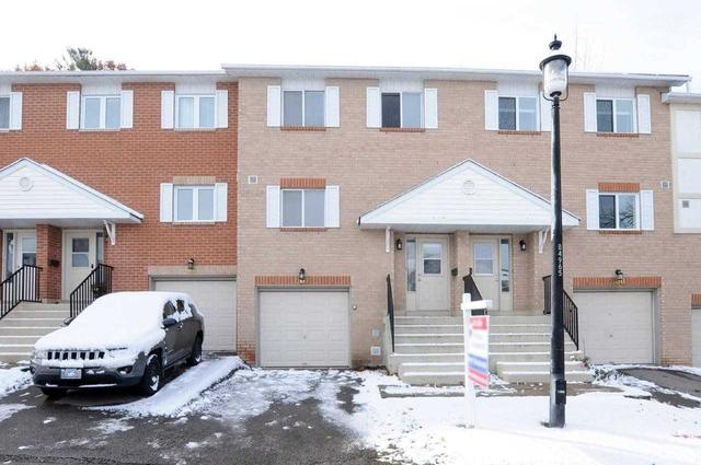 602 Gibney Cres, Townhouse with 3 bedrooms, 2 bathrooms and 2 parking in Newmarket ON | Image 1