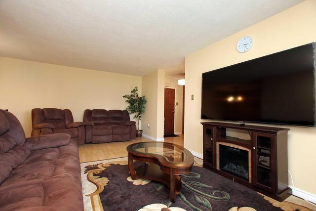 906 - 21 Knightsbridge Rd, Condo with 2 bedrooms, 1 bathrooms and 1 parking in Brampton ON | Image 3