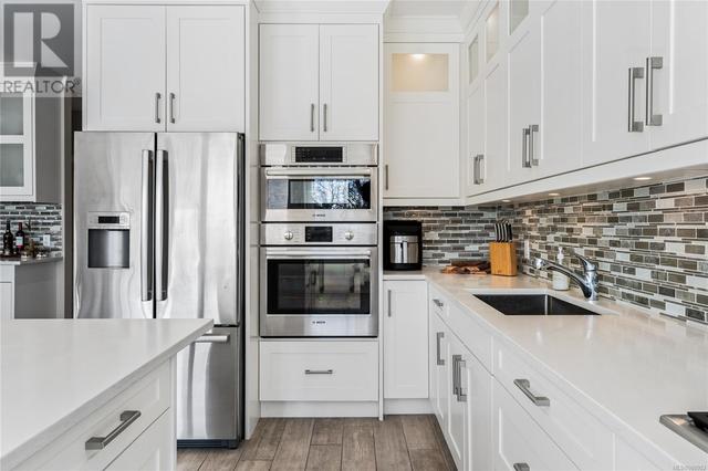 Chef's kitchen with SS appliances and gas range | Image 16