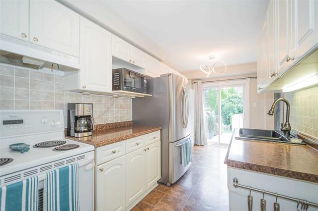 23 Cunningham Dr, House attached with 3 bedrooms, 2 bathrooms and 3 parking in Barrie ON | Image 4