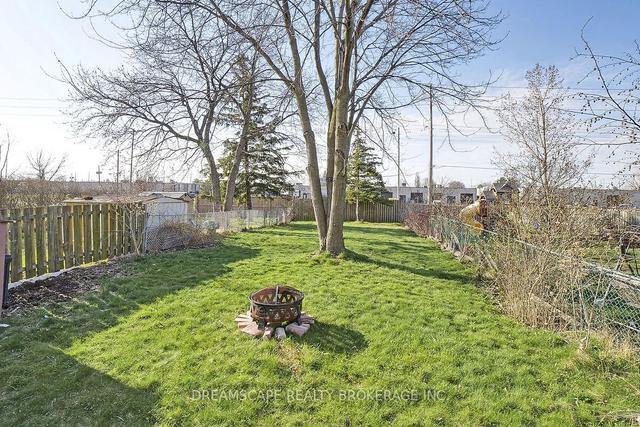 83 Woodrow Cres, House semidetached with 3 bedrooms, 2 bathrooms and 3 parking in London ON | Image 28