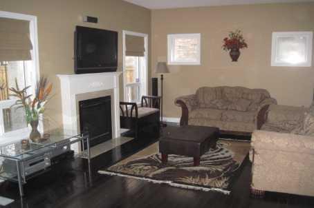 88 Versailles Cres, House detached with 4 bedrooms, 4 bathrooms and 4 parking in Barrie ON | Image 3