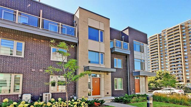 th36 - 22 Applewood Lane, Townhouse with 3 bedrooms, 3 bathrooms and 2 parking in Toronto ON | Image 1
