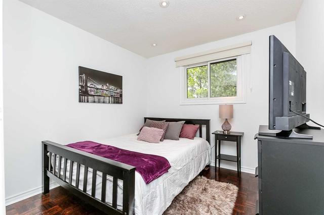 18 Peach Tree Path, Townhouse with 3 bedrooms, 4 bathrooms and 1 parking in Toronto ON | Image 6