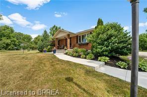 542 Paris Road, House detached with 4 bedrooms, 2 bathrooms and 17 parking in Brant ON | Image 6