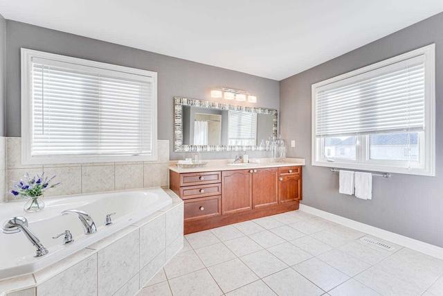 1406 Livesey Dr, House detached with 4 bedrooms, 3 bathrooms and 5 parking in Oshawa ON | Image 19