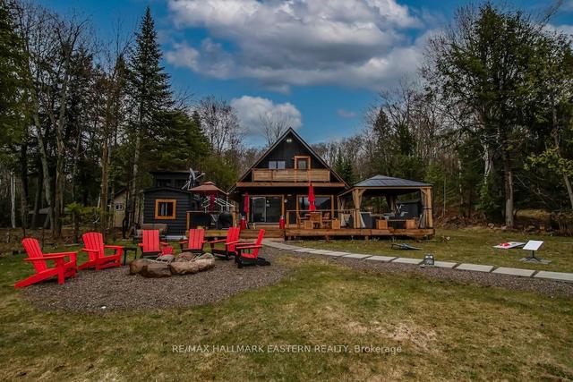 1096 Gravel Pit Rd W, House detached with 3 bedrooms, 2 bathrooms and 10 parking in Minden Hills ON | Image 1