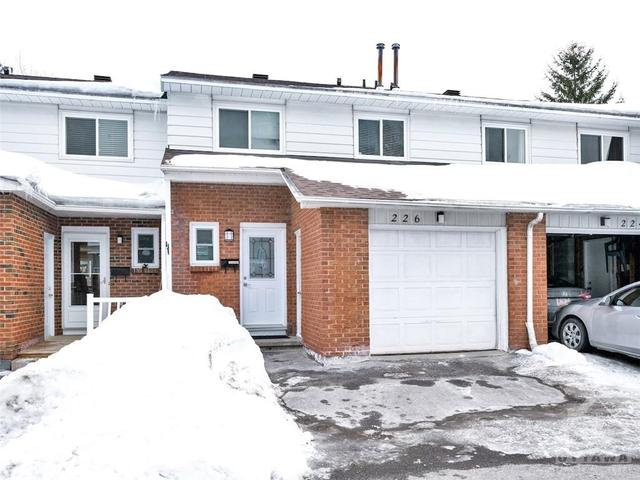 226 Romulus Private, Townhouse with 4 bedrooms, 3 bathrooms and 1 parking in Ottawa ON | Image 1