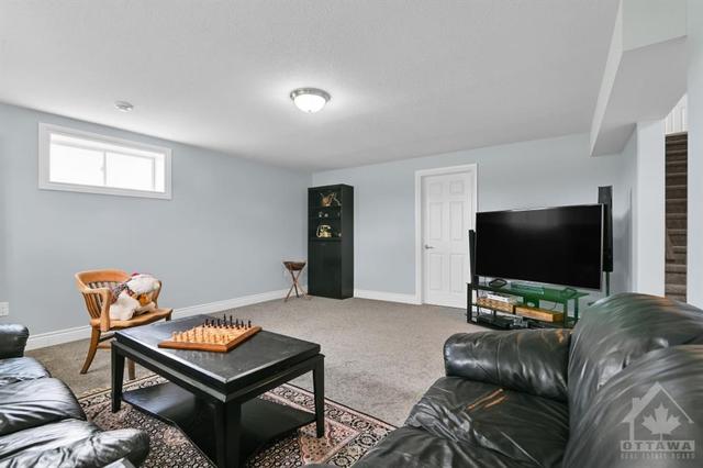 3403 Summerbreeze Drive, House detached with 3 bedrooms, 2 bathrooms and 8 parking in Ottawa ON | Image 25