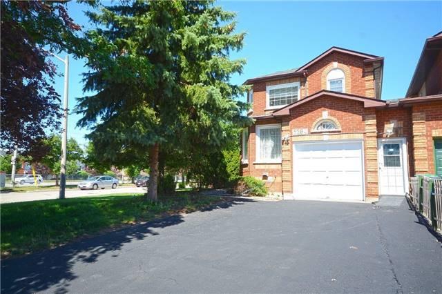 5284 Richborough Dr, House attached with 4 bedrooms, 5 bathrooms and 5 parking in Mississauga ON | Image 2