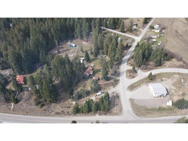 325 Beggs Road, House detached with 4 bedrooms, 2 bathrooms and null parking in Central Kootenay E BC | Image 38