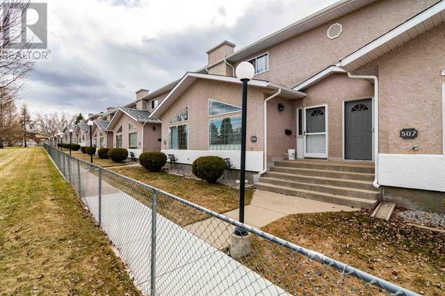 506, - 165 Southridge Drive Se, House attached with 3 bedrooms, 1 bathrooms and 2 parking in Medicine Hat AB | Image 1