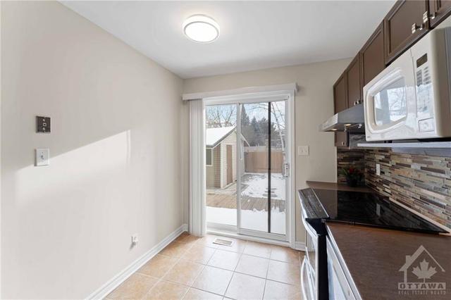 66 Beacon Way, Townhouse with 4 bedrooms, 4 bathrooms and 3 parking in Ottawa ON | Image 9