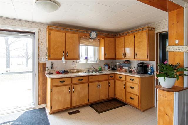209 9 Concession W, House detached with 3 bedrooms, 1 bathrooms and 4 parking in Tiny ON | Image 2