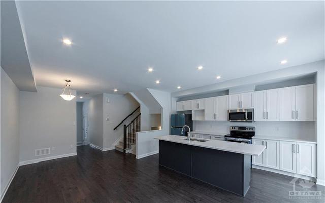 1048 Ballyhale Heights, Townhouse with 3 bedrooms, 3 bathrooms and 2 parking in Ottawa ON | Image 4