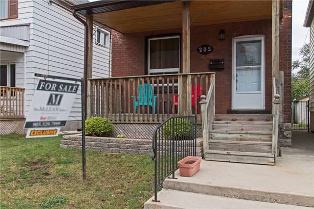 205 Glendale Ave N, House detached with 3 bedrooms, 1 bathrooms and 1 parking in Hamilton ON | Image 2