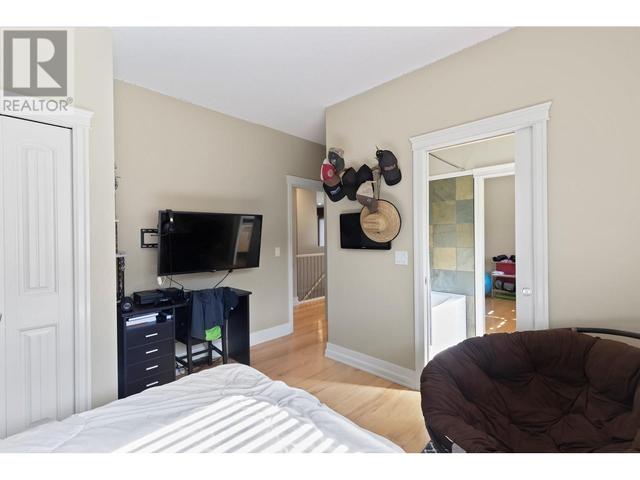 808 Kuipers Crescent, House detached with 4 bedrooms, 3 bathrooms and 2 parking in Kelowna BC | Image 29