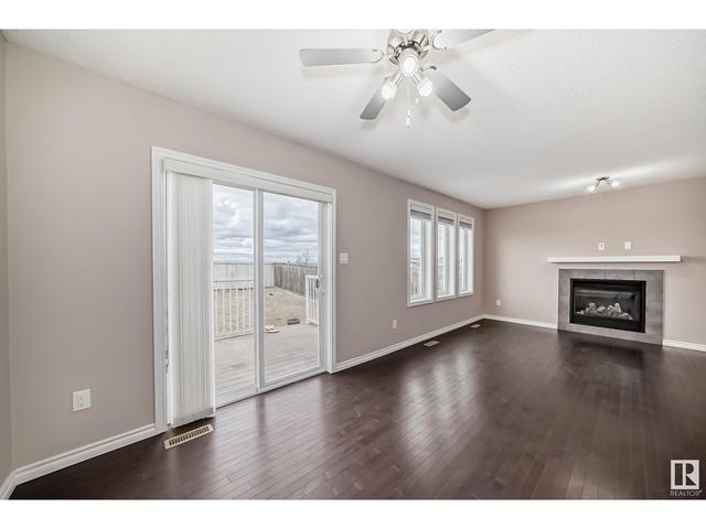 1794 28 Street Nw Nw, House semidetached with 4 bedrooms, 3 bathrooms and null parking in Edmonton AB | Image 6