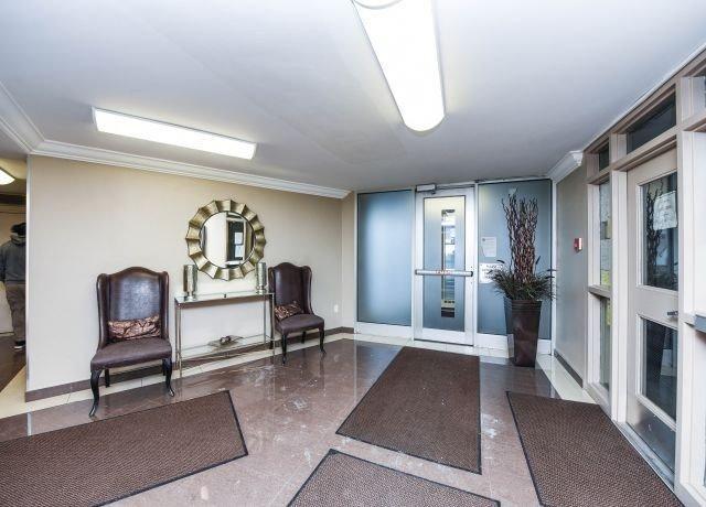1705 - 530 Lolita Gdns, Condo with 3 bedrooms, 1 bathrooms and 1 parking in Mississauga ON | Image 6