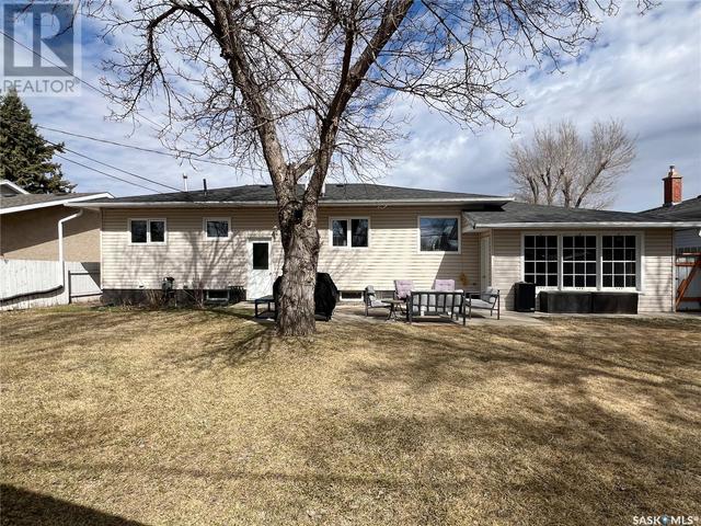 1805 Dieppe Crescent, House detached with 4 bedrooms, 2 bathrooms and null parking in Estevan SK | Image 40