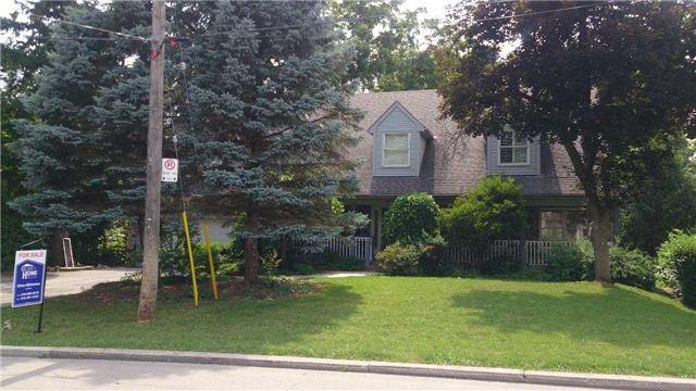 10 Blaine Dr, House detached with 5 bedrooms, 4 bathrooms and 5 parking in Toronto ON | Image 1