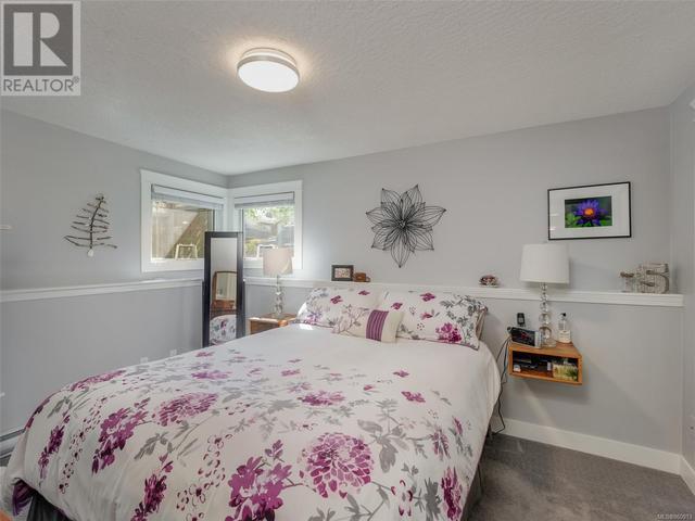 2719 Asquith St, House attached with 2 bedrooms, 1 bathrooms and 1 parking in Victoria BC | Image 13