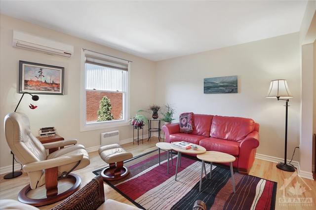 12 Moorside Private, Townhouse with 3 bedrooms, 3 bathrooms and 2 parking in Ottawa ON | Image 9