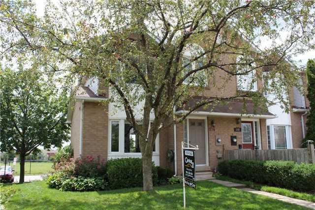 104 Glenashton Dr, House attached with 2 bedrooms, 2 bathrooms and 2 parking in Oakville ON | Image 1