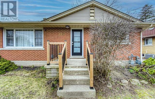 295 Connaught Street, House other with 5 bedrooms, 3 bathrooms and 4 parking in Kitchener ON | Image 3
