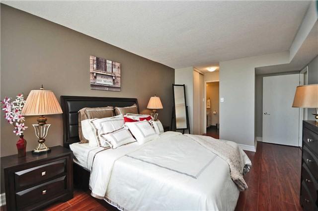 1506 - 350 Webb Dr, Condo with 2 bedrooms, 2 bathrooms and 2 parking in Mississauga ON | Image 14