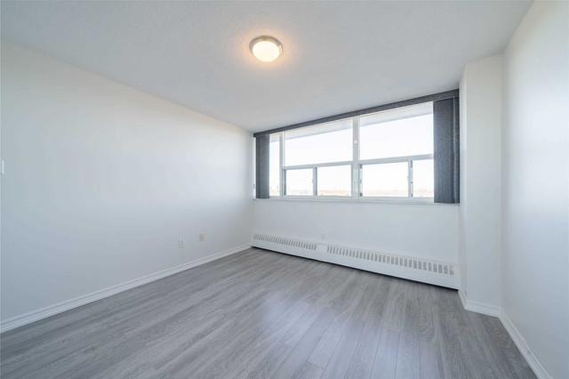812 - 3501 Glen Erin Dr, Condo with 3 bedrooms, 1 bathrooms and 1 parking in Mississauga ON | Image 4