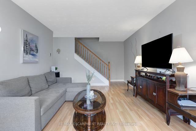 15 - 300 Traynor Ave, Townhouse with 2 bedrooms, 1 bathrooms and 1 parking in Kitchener ON | Image 4