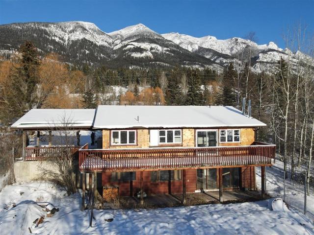2755 Highway 95, House detached with 2 bedrooms, 1 bathrooms and null parking in East Kootenay G BC | Image 3