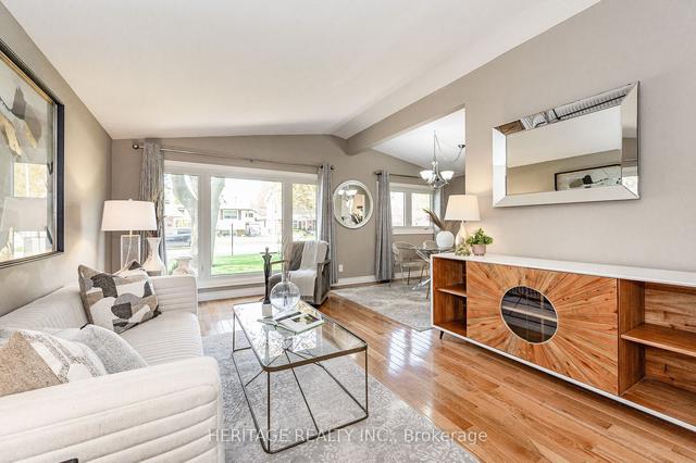 5374 Murray Cres, House detached with 4 bedrooms, 3 bathrooms and 6 parking in Burlington ON | Image 3