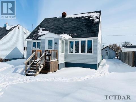 34 Bowman Ave, House detached with 3 bedrooms, 2 bathrooms and null parking in Kapuskasing ON | Card Image