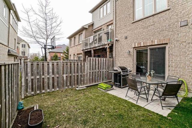 19 Cedar Lake Cres, Townhouse with 3 bedrooms, 4 bathrooms and 2 parking in Brampton ON | Image 29